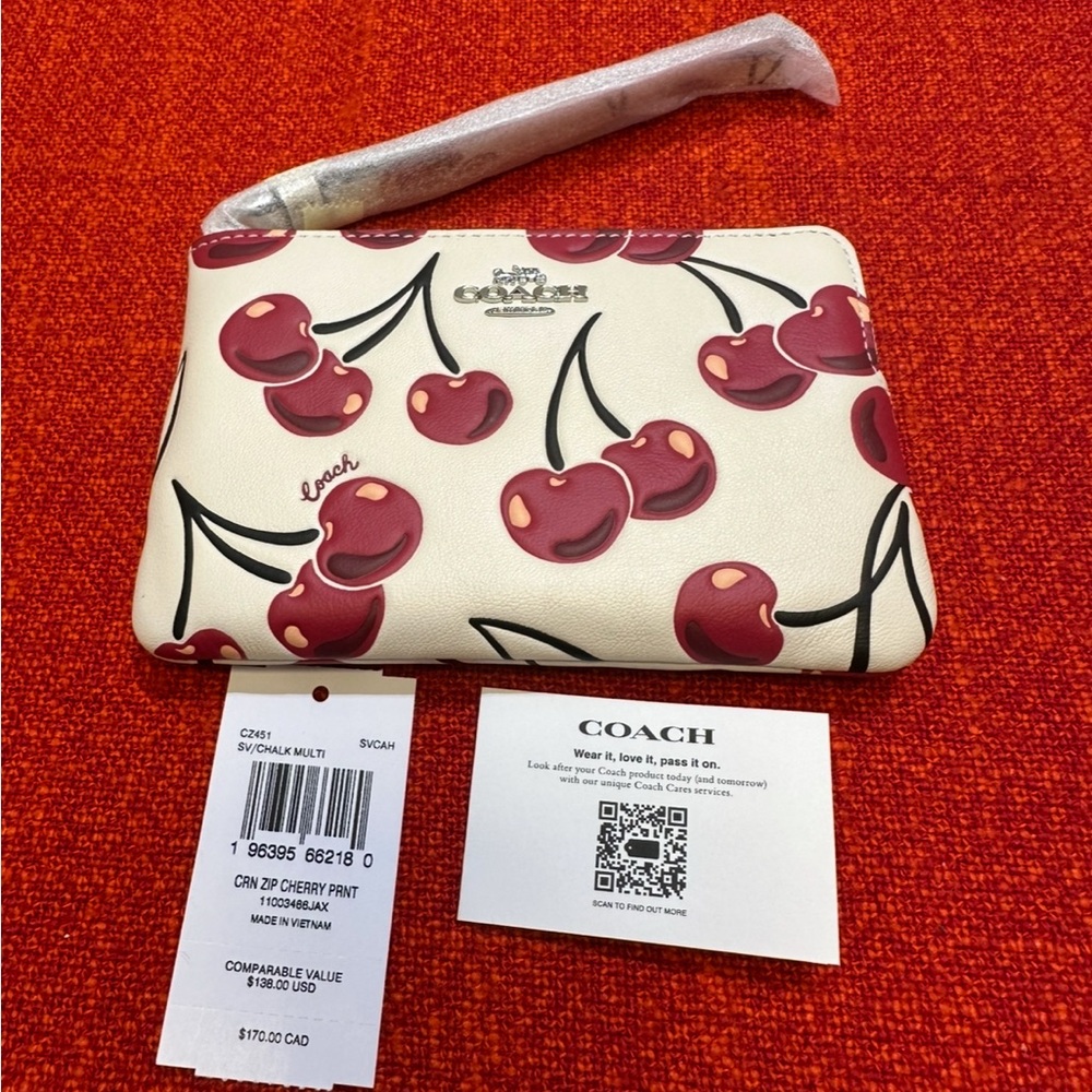 ❤️❤️❤️NEW Coach wristlet/wallet with cherry print /silvertone hardware ❤️❤️❤️